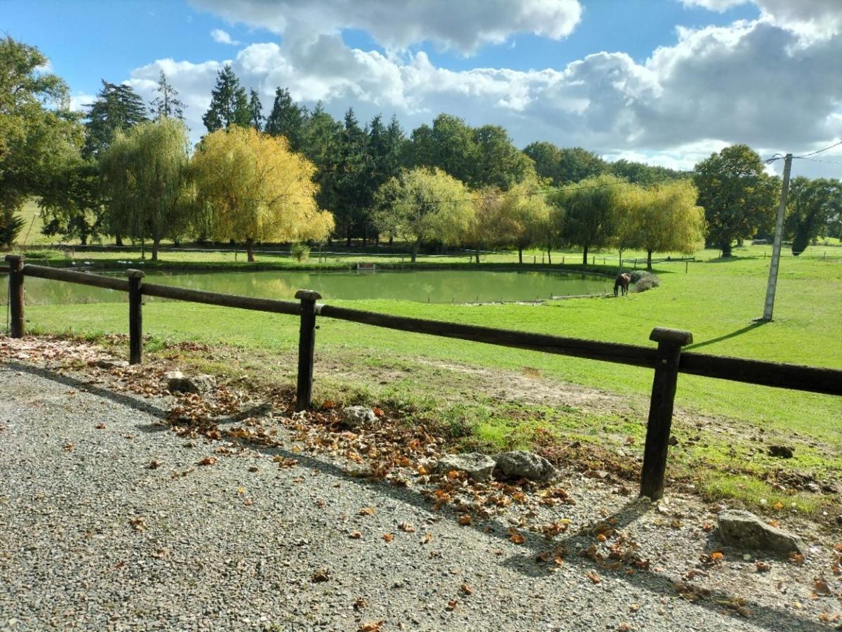فندق La Ferme Des Bigornes Châtillon-sur-Indre المظهر الخارجي الصورة